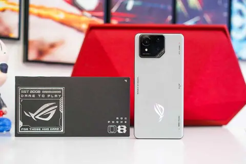 Trên tay ASUS ROG Phone 8: Khi điện thoại gaming không chỉ mạnh mà còn mỏng đẹp