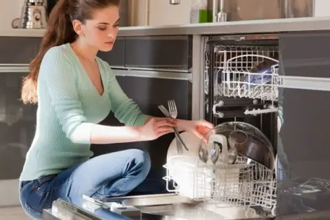 Những vấn đề thường gặp khi sử dụng máy rửa bát và cách khắc phục nhanh chóng