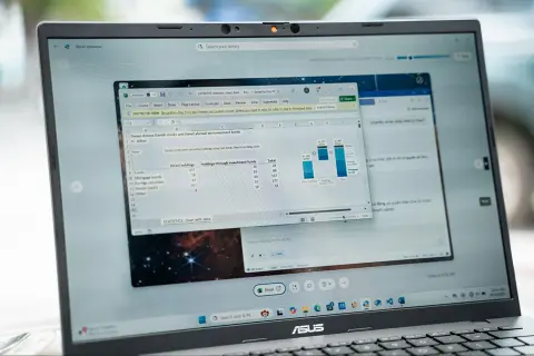 Vivobook S14 có đáng mua cho tân sinh viên 2026? Có phải chiếc laptop dùng tốt trong 4 năm đại học?