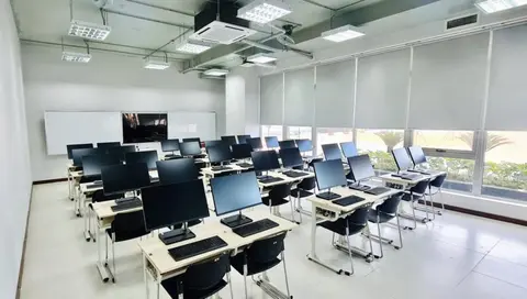 Xây dựng tương lai cho trường xưa với dàn máy tính hiện đại