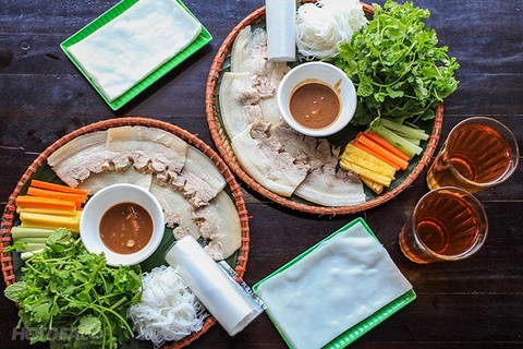 Bí quyết làm món bánh tráng cuốn thịt heo, hương vị đậm đà cả nhà thích mê