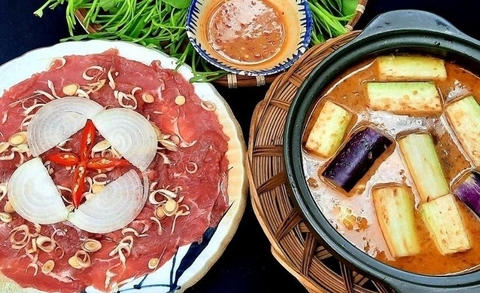 Chia sẻ cách nấu lẩu bò nhúng mắm ruốc đậm vị, thơm ngon ngất ngây để nhâm nhi ngày lạnh