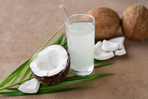 1 trái dừa bao nhiêu calo? Bí quyết uống nước dừa tốt cho sức khỏe người sử dụng