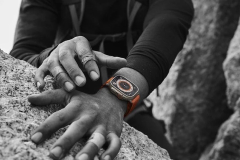 Kính AR và Apple Watch Ultra 2026 sẽ được Apple trang bị màn hình microLED