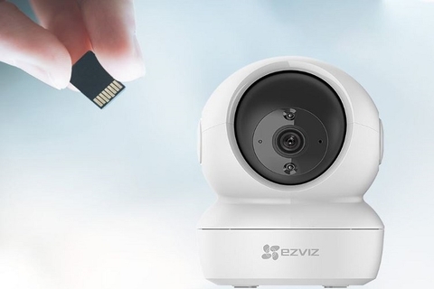 Chi tiết cách lắp thẻ nhớ vào camera Ezviz đúng chuẩn cho người mới dùng lần đầu