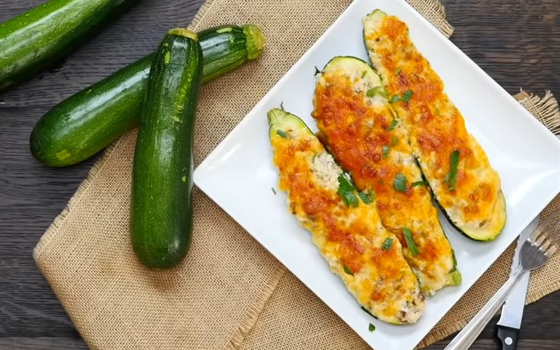 cách làm bí ngòi nướng phô mai nhân nấm (ảnh 3)