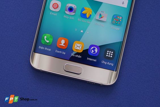 Samsung Galaxy S6 Edge Plus front camera