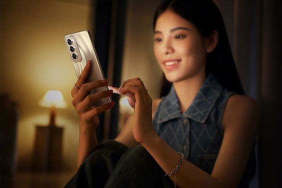 Màn hình bảo vệ mắt OPPO Reno12 5G