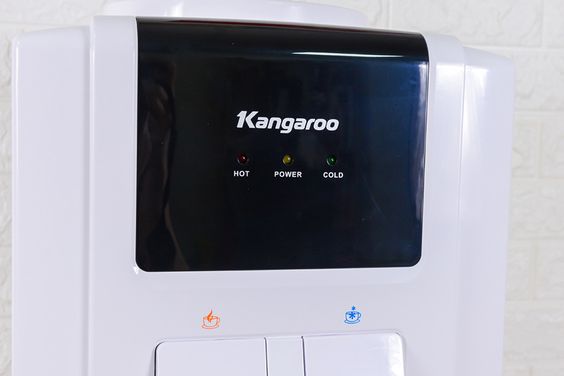Cây nước nóng lạnh Kangaroo KG32N sở hữu đèn LED thông minh