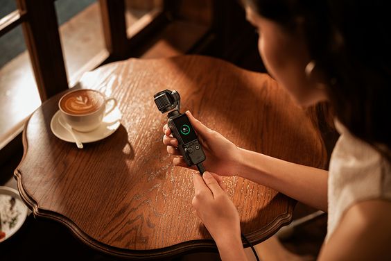 Camera hành động DJI Osmo Pocket 3 Creator Combo sở hữu viên pin 1300mAh