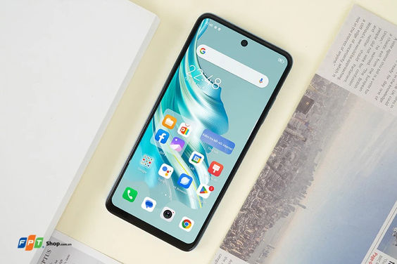 Tecno Spark 20 với màn hình lớn sắc nét