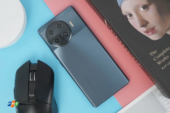 Tecno Spark 20 Pro Plus thiết kế đậm chất thời trang