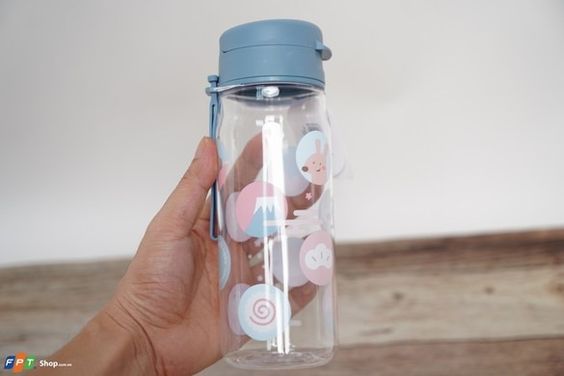 Dung tích 500ml gọn nhẹ, dễ dàng mang theo