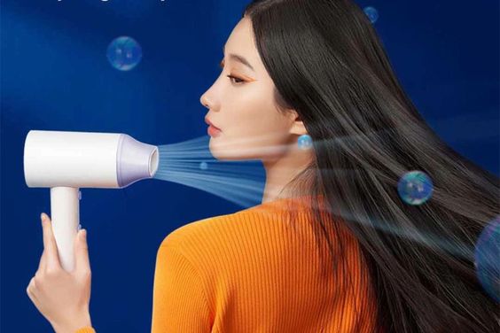 Giải phóng ion âm làm mềm tóc