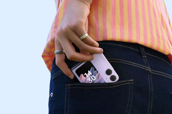 OPPO Find N2 Flip nhỏ gọn và thời thượng
