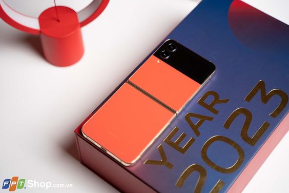 Samsung Galaxy Z Flip4 Bespoke 3 
