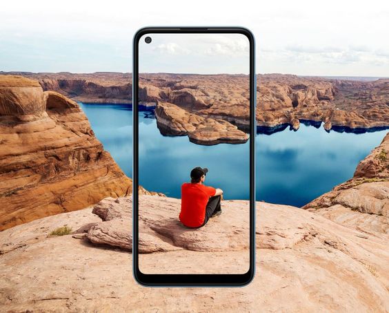 Giải trí sống động qua màn hình 6.4 inch 1