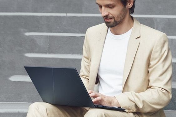 Asus Zenbook 14 OLED UX3405MA-PP152W 3