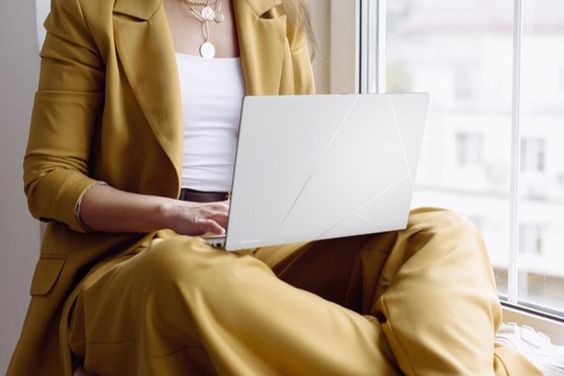 Asus Zenbook 14 OLED UX3405MA-PP588W 1