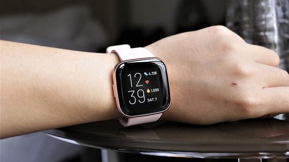 Mô tả sản phẩm Fitbit Versa 2 Petal/Copper Rose 1