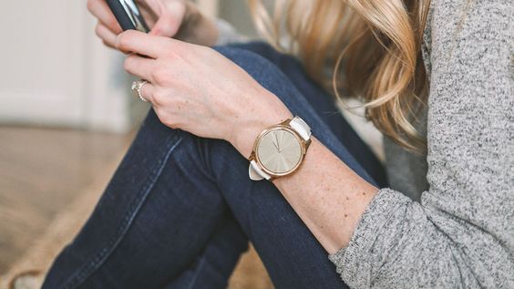 Garmin Vivomove Luxe 24K True Gold 1