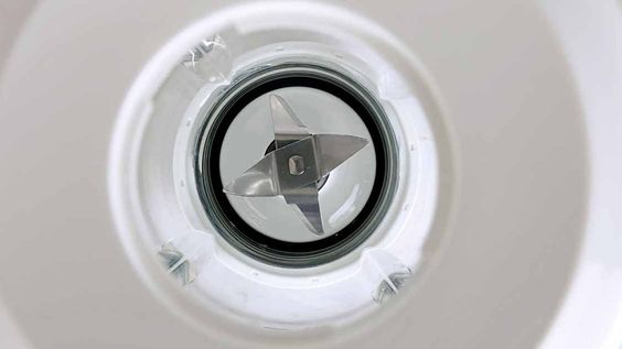 Midea MJ-BL75G trang bị lưỡi dao thép xay nhuyễn mọi thực phẩm