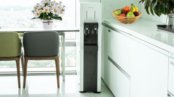 Coway CHP 590R thiết kế thân máy dạng trụ