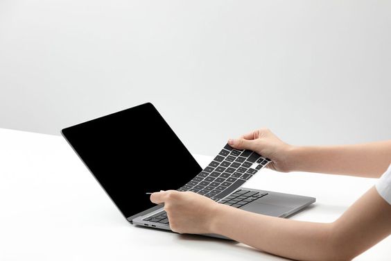 Phủ Phím Innostyle TPU IKC2337TRN Macbook Air 13" 2020 M1