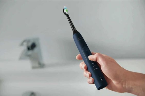 Bàn chải điện phù hợp cho cả người niềng răng