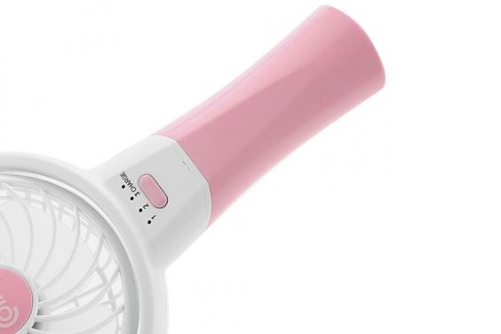 Comet CRF0904P sử dụng cơ chế sạc pin qua cổng USB