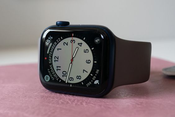 Đồng hồ Apple Watch Series 6 GPS + Cellular 44mm viền nhôm dây cao su