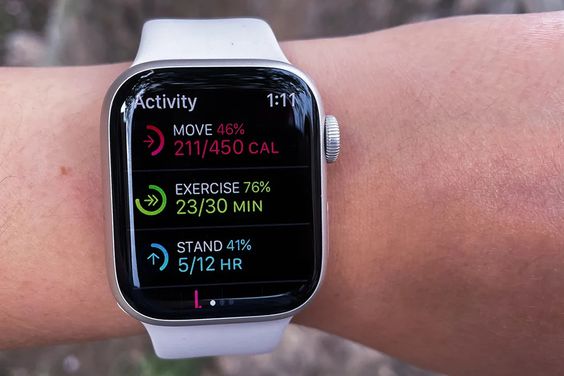 tập luyện Apple Watch Series 7 GPS + Cellular 41mm viền nhôm dây cao su