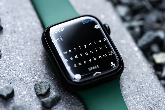 màn hình lớn Apple Watch Series 7 GPS + Cellular 41mm viền nhôm dây cao su