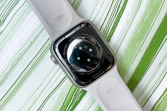 nhịp tim Apple Watch Series 7 GPS + Cellular 41mm viền nhôm dây cao su