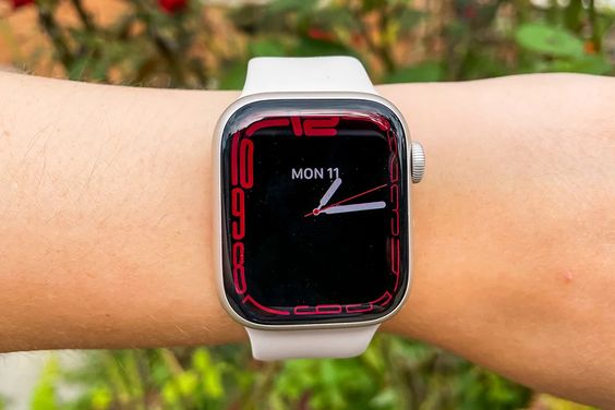 màn hình always on Apple Watch Series 7 GPS + Cellular 41mm viền nhôm dây cao su