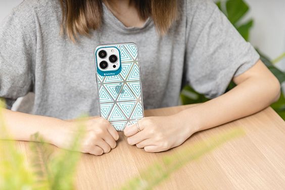 Ốp lưng iPhone 13 SWITCHEASY Artist Aurora