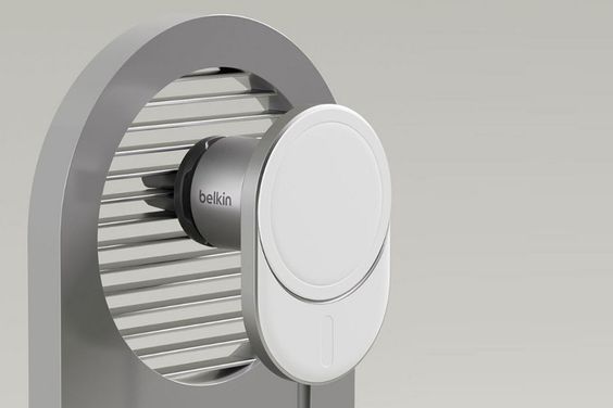 Sạc không dây Magsafe Belkin BOOSTCHARGE PRO 15w trên xe hơi