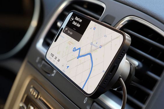 Sạc không dây Magsafe Belkin BOOSTCHARGE PRO 15w trên xe hơi