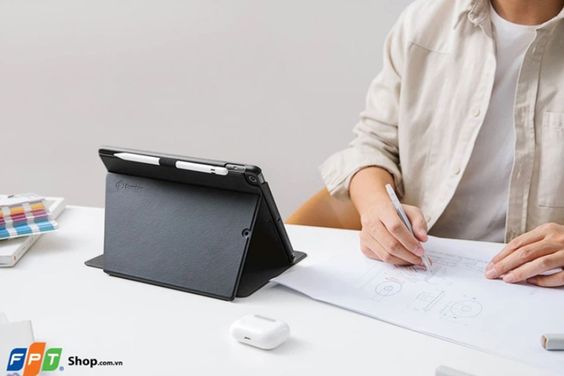 Bao da IPAD 10.2 TOMTOC VERTICAL màu đen