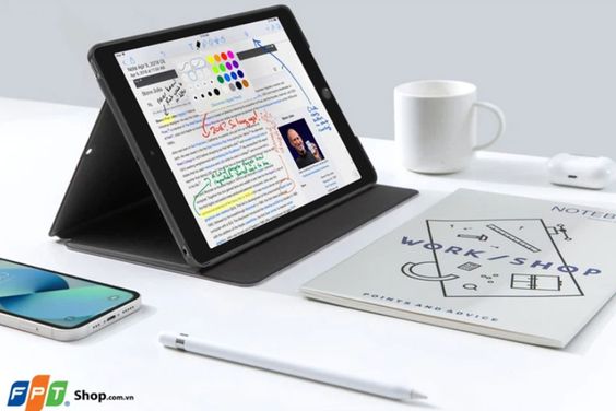 Bao da IPAD 10.2 TOMTOC VERTICAL màu đen