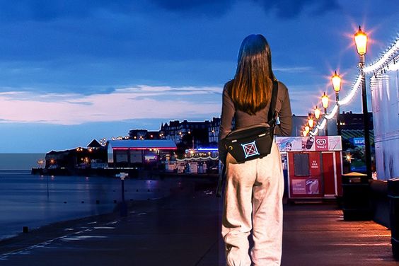 Túi đeo chéo màn hình LED Divoom Pixoo Sling Bag