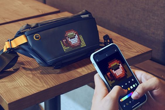 Túi đeo chéo màn hình LED Divoom Pixoo Sling Bag