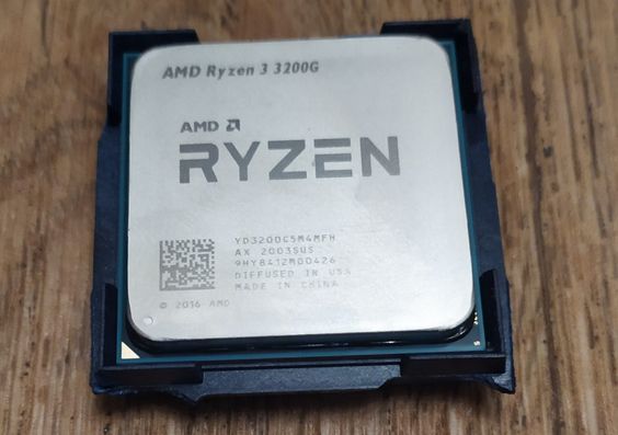CPU Desktop AMD Ryzen 3 3200G
