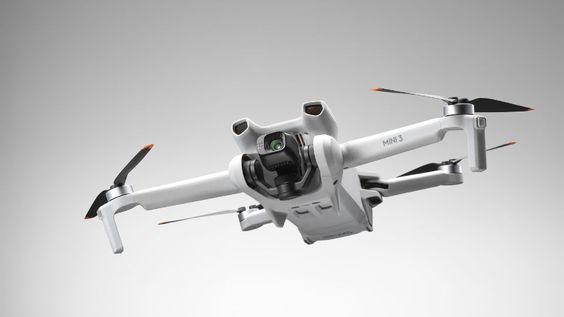 Flycam DJI Mini 3 Fly Combo Plus (DJI RC) bay 38 phút