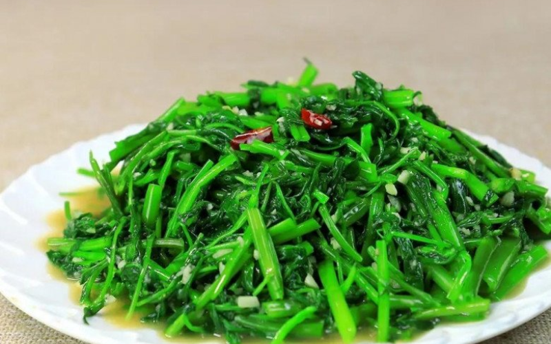 Xào rau muống xanh non bằng nồi (ảnh 5)