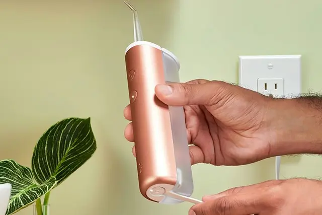 Máy tăm nước sạc không vào điện - Nguyên nhân và cách khắc phục nhanh chóng nhất