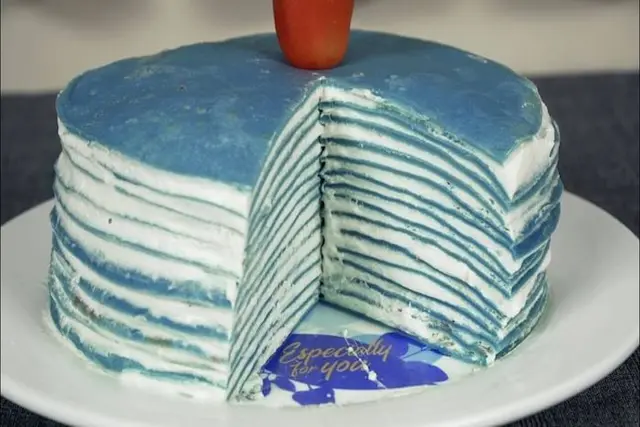 Bánh crepe ngàn lớp hoa đậu biếc: Món bánh đẹp mắt, mềm mịn và thơm béo khó cưỡng