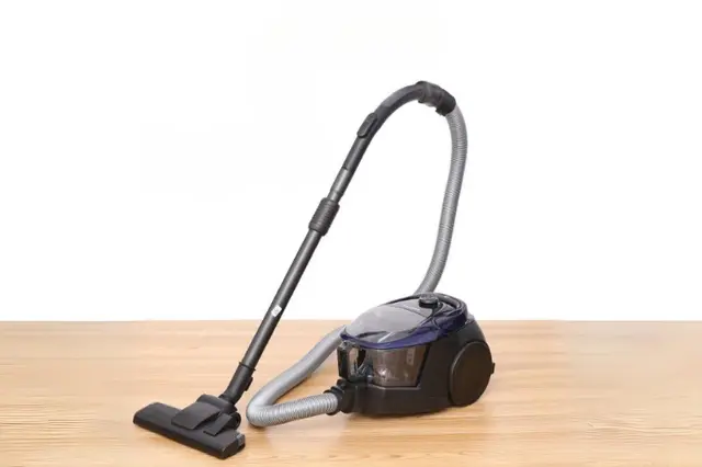Máy hút bụi Samsung VC18M3110VB/SV: Công suất mạnh mẽ, hút sạch bụi trong tích tắc