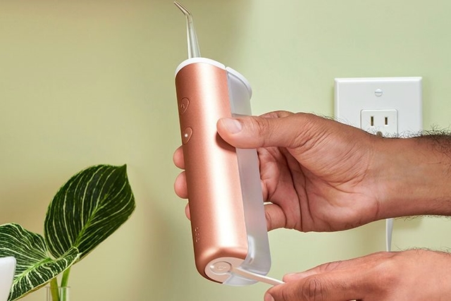 Máy tăm nước sạc không vào điện - Nguyên nhân và cách khắc phục nhanh chóng nhất
