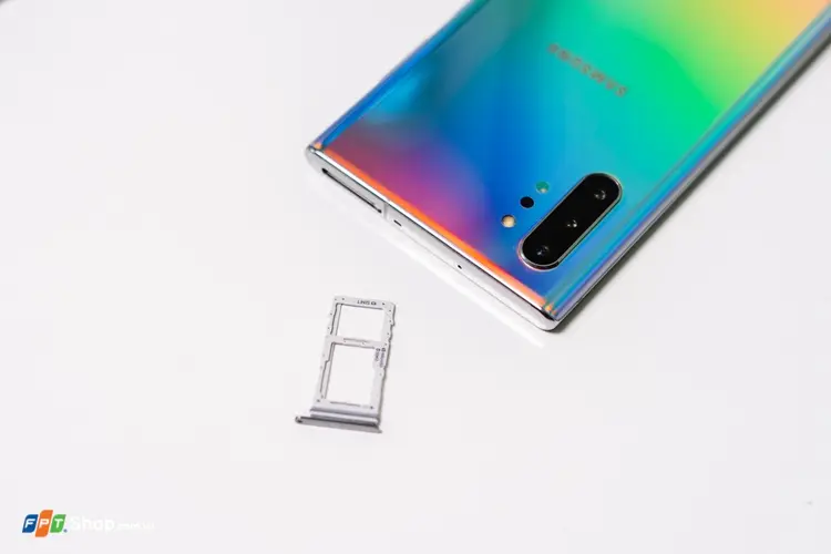 Samsung Galaxy Note 10 Plus - Màn hình vô cực Infiniti-O chuẩn điện ảnh